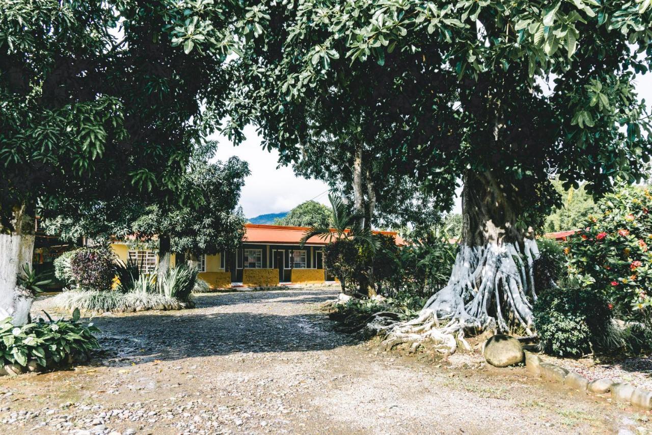 Cabinas EL PRADO San Isidro De El General Exterior foto